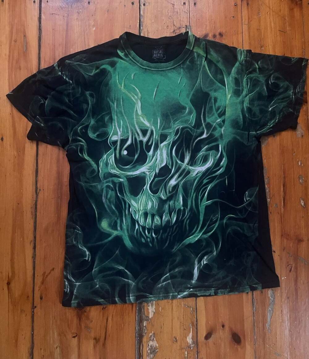 Social Media Green Skull Flames Graphic T-Shirt Men's L (42-44) Distressed Style